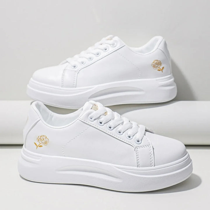 Baskets plateforme épaisses pour femmes, à lacets. Sneakers décontractées, idéales pour un style urbain confortable.
