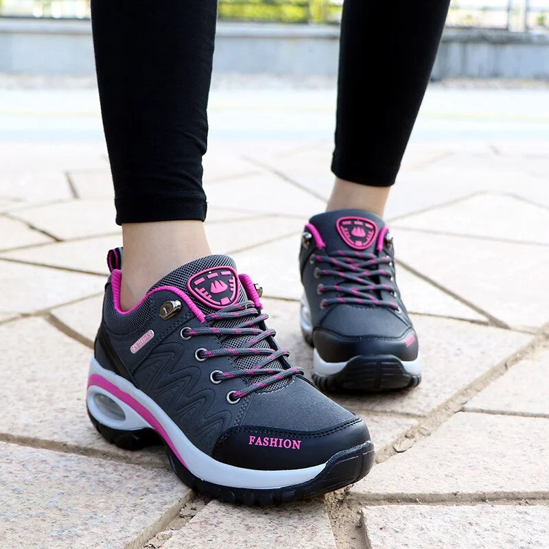 Élégantes baskets femme à plateforme, très confortables avec semelle souple, idéales pour un look décontracté et actif.