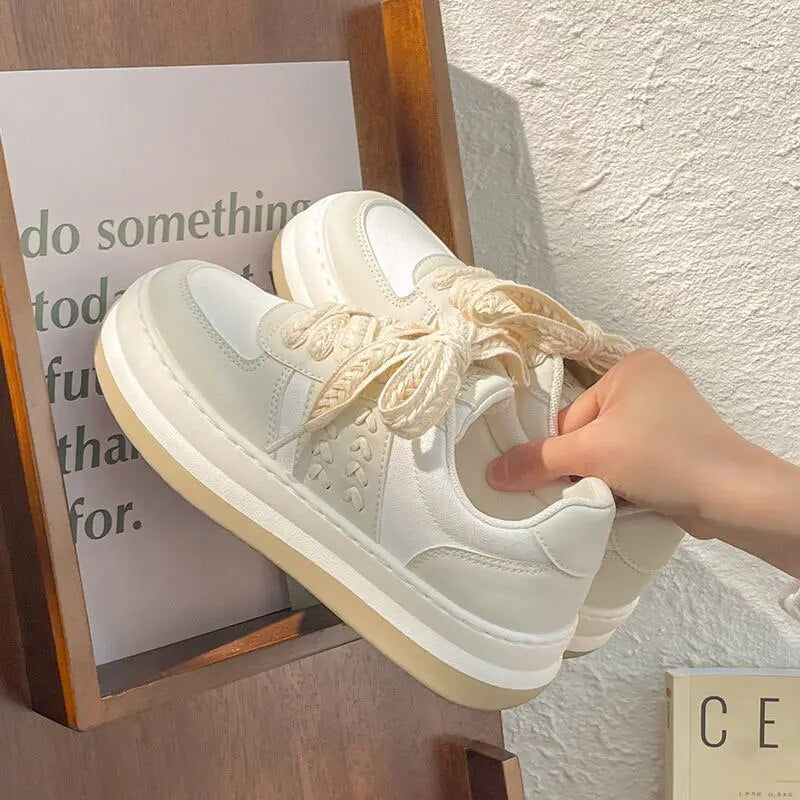 Baskets plates roses en toile vulcanisée pour femmes, style mode kawaii, parfaites pour un look tendance.
