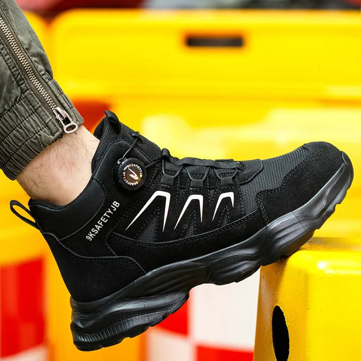 Zoom sur le bouton rotatif des baskets de sécurité montantes hommes. Ajustement précis et rapide, confort.