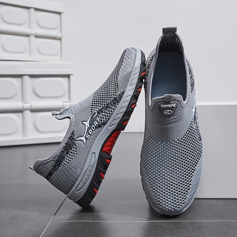 "Baskets slip-on légères pour homme, maille respirante, semelle antidérapante, idéales marche urbaine."