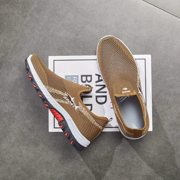 "Baskets slip-on légères pour homme, maille respirante, semelle antidérapante, idéales marche urbaine."