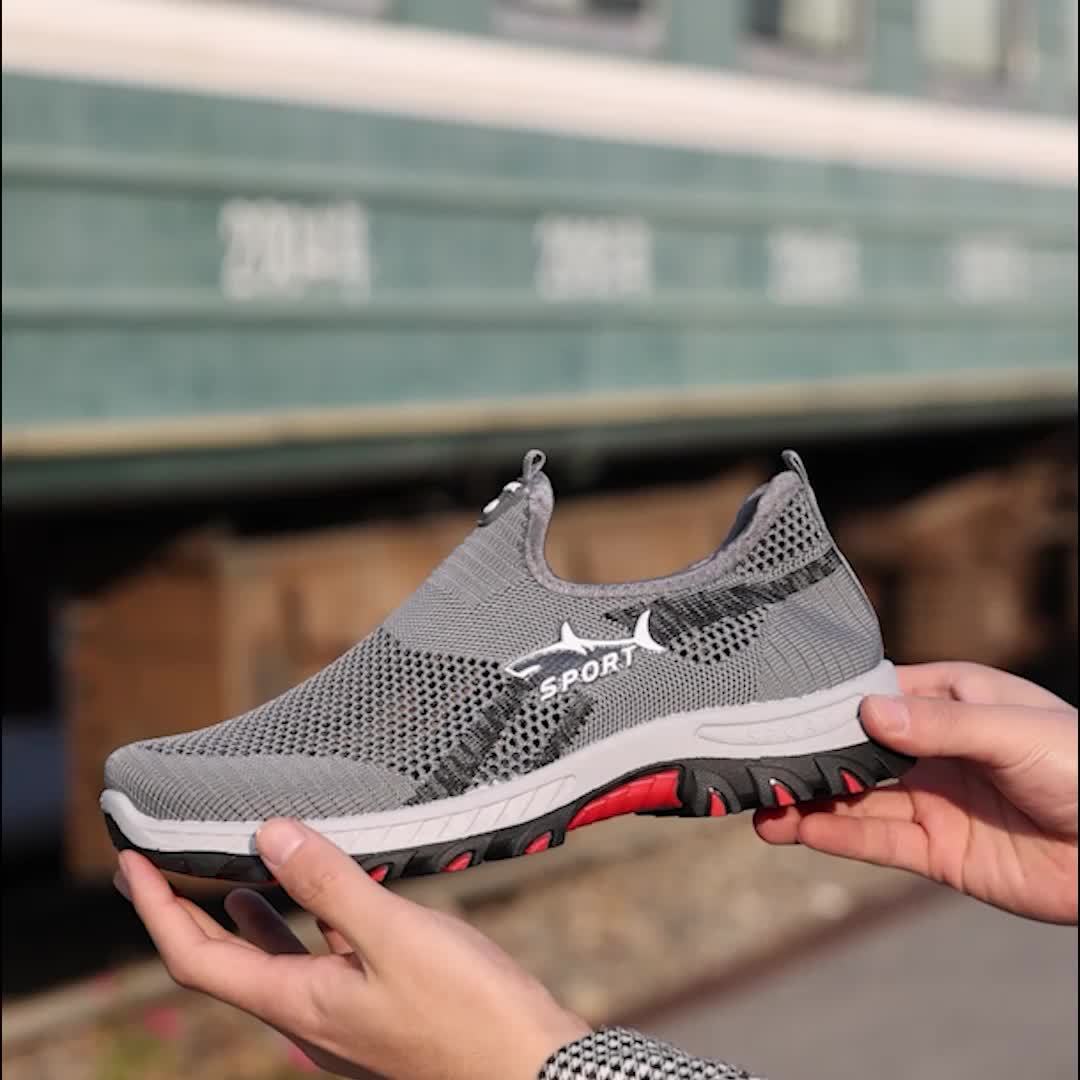 "Baskets slip-on légères pour homme, maille respirante, semelle antidérapante, idéales marche urbaine."