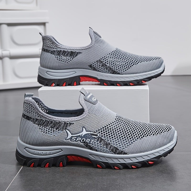 "Baskets slip-on légères pour homme, maille respirante, semelle antidérapante, idéales marche urbaine."