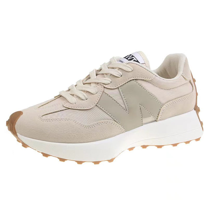 Baskets sport chic pour femmes, style tendance, confort optimal pour usage quotidien ou activités légères.