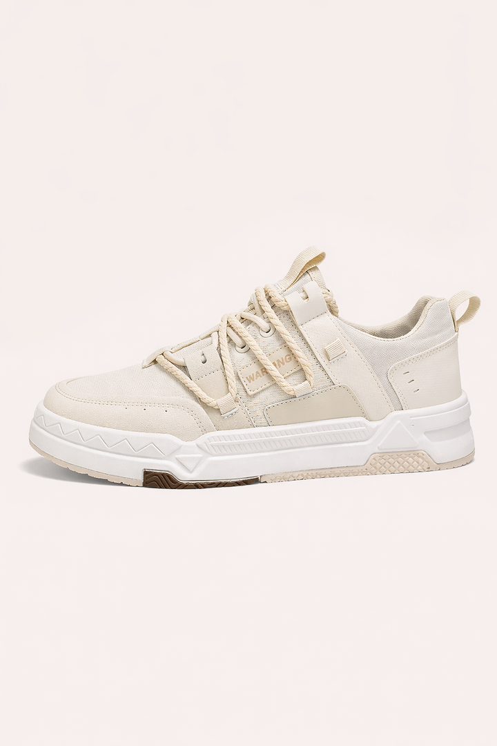 Baskets sportives noires pour hommes, idéales pour le confort quotidien et un style urbain décontracté.