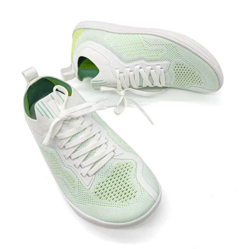 Baskets confortables avec espace large pour les orteils, style pieds nus, flexibles, idéales pour marche et sport.