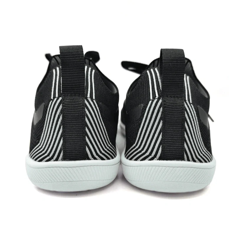 Baskets minimalistes unisexes pour pieds nus, avec un design large et épuré, parfaites pour le quotidien.