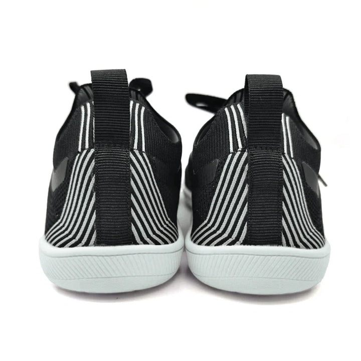 Baskets minimalistes unisexes pour pieds nus, avec un design large et épuré, parfaites pour le quotidien.