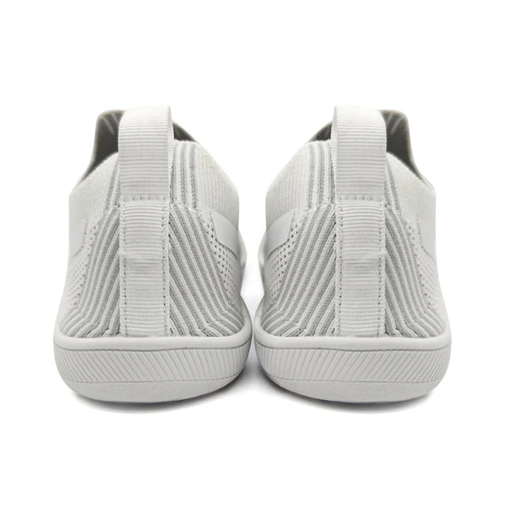 Baskets respirantes et larges, conçues pour les pieds nus, offrant un confort optimal pour toutes activités légères.