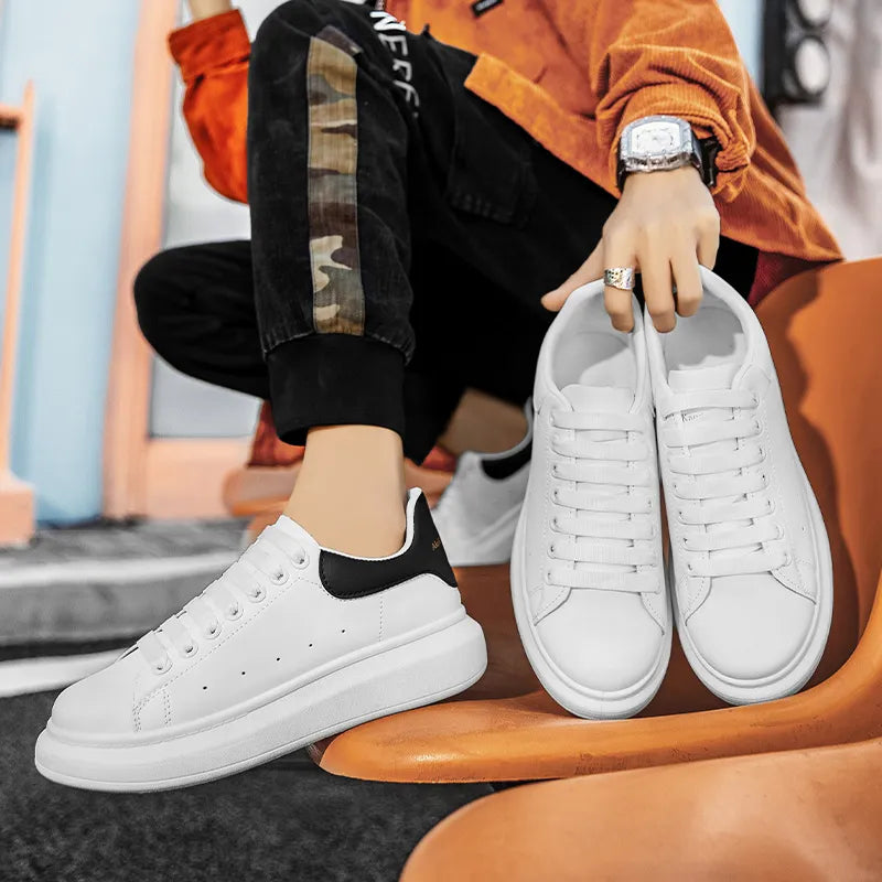 Paire de baskets à plateforme unisexes, coloris blanc et noir, idéales pour un usage quotidien et toutes saisons.