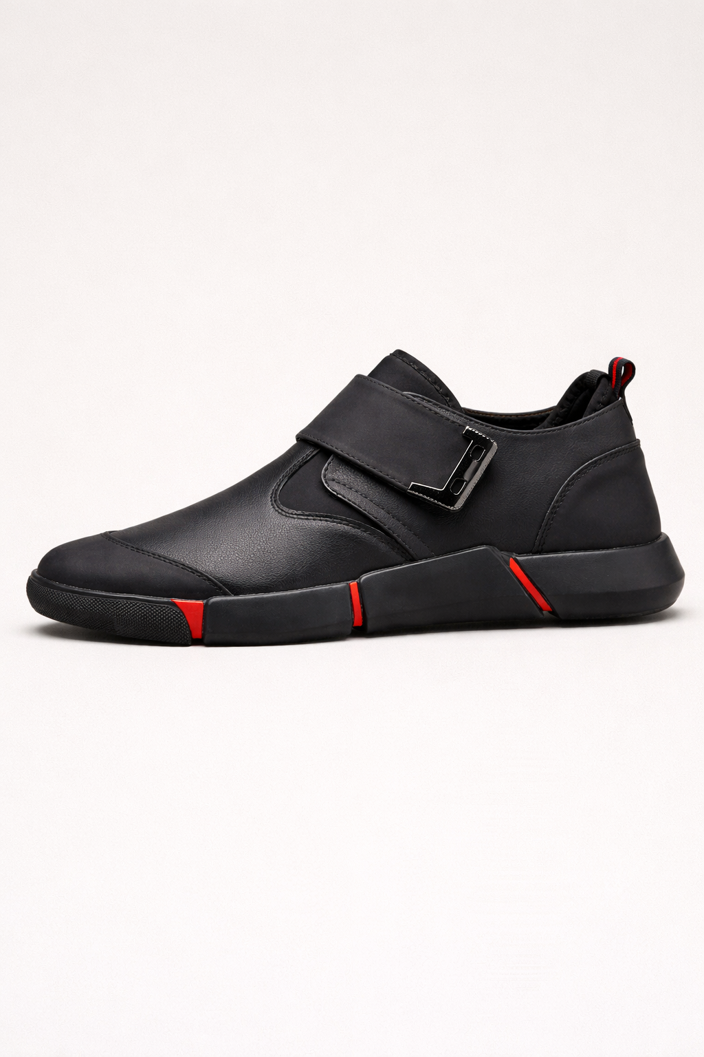 Baskets urbaines hommes avec fermeture réglable, idéales pour le confort quotidien et un style polyvalent.
