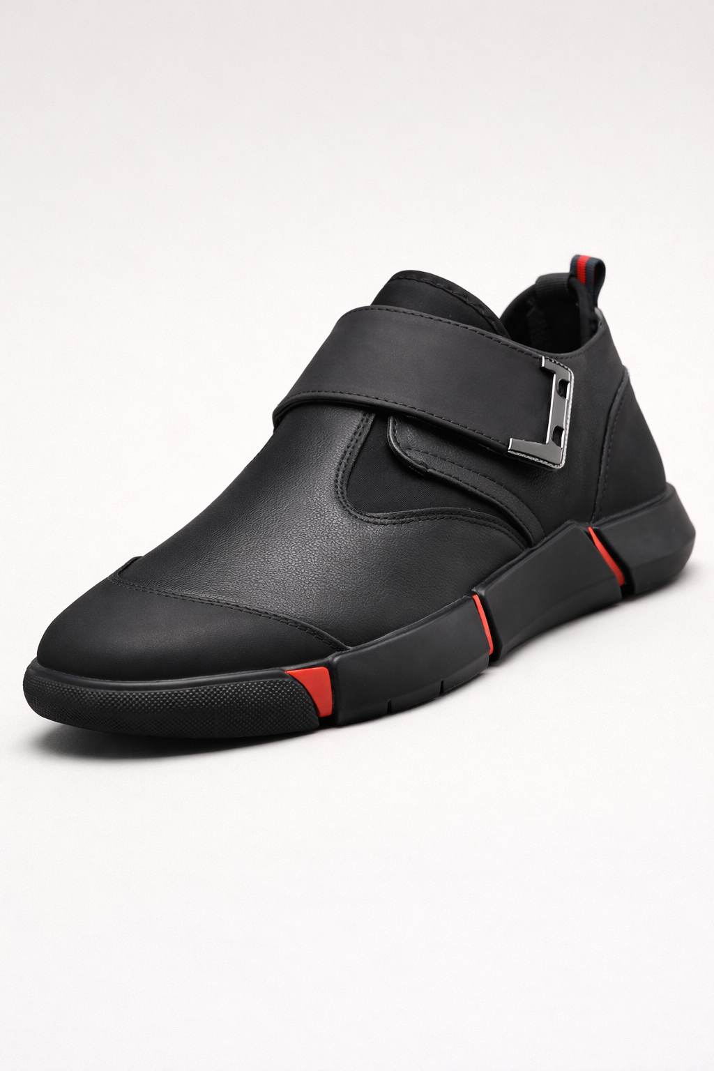 Baskets hommes confortables avec système de fermeture réglable, parfaites pour un ajustement personnalisé et quotidien.