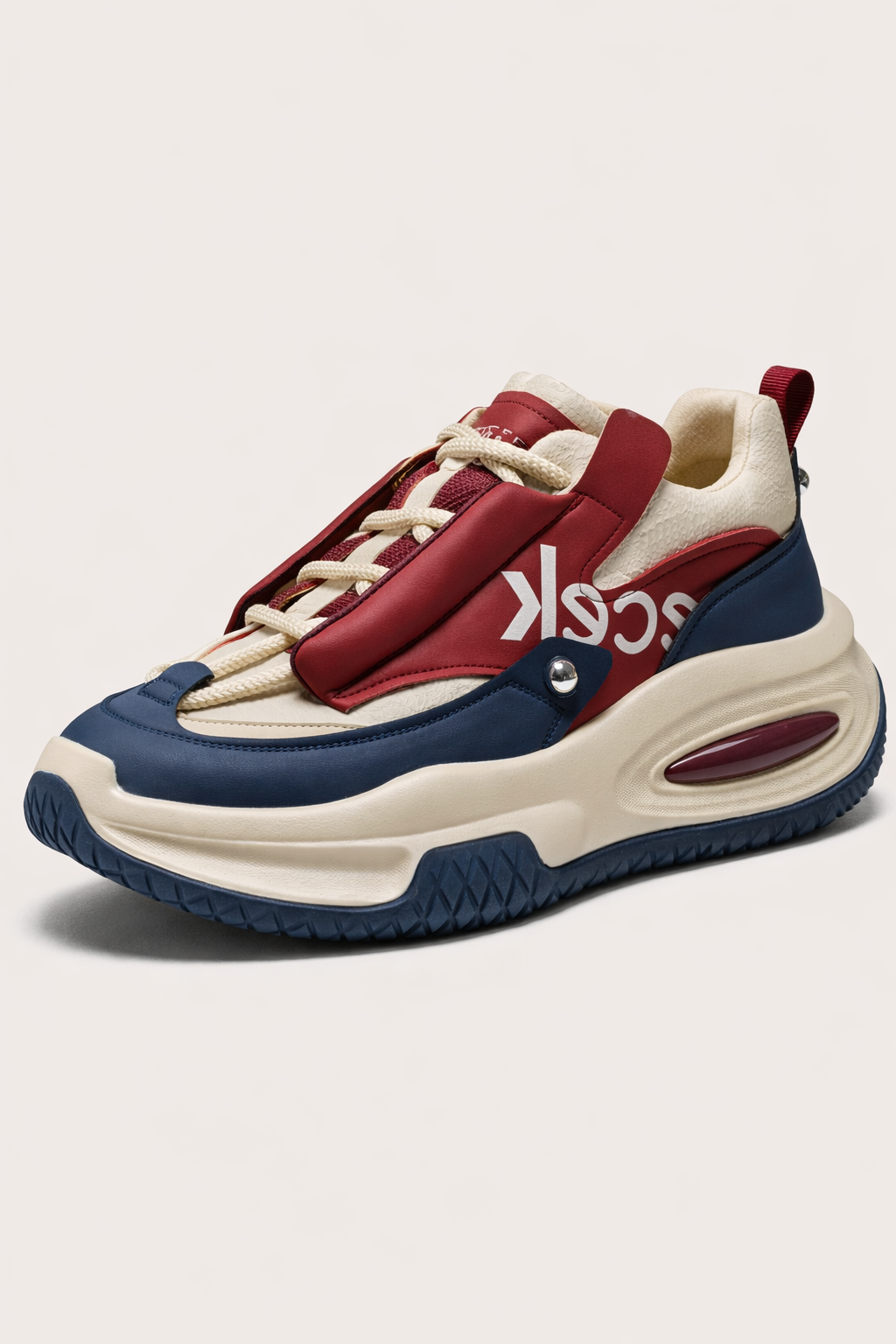 Sneakers homme confortables, design volumineux et semelle épaisse, parfaites pour un style urbain décontracté.