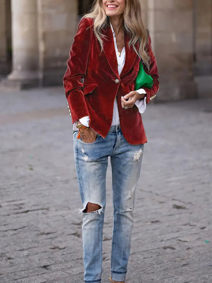 "Blazer élégant en velours bleu foncé pour femme, coupe flatteuse, parfait pour occasions formelles et décontractées."
