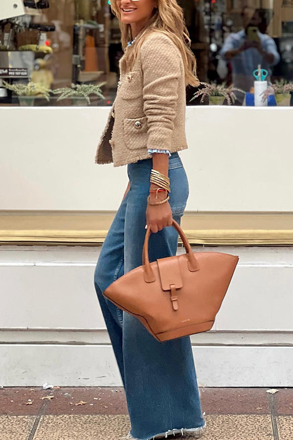 Veste femme chic beige, col rond, polyvalente pour la mode féminine, parfaite pour le bureau ou un look sophistiqué.
