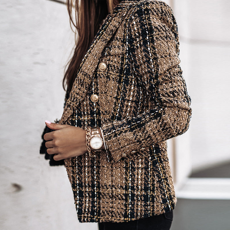 Blazer femme coupe moderne, veste élégante et chic pour tenue professionnelle ou décontractée stylée.