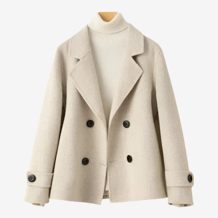 Blazer femme double boutonnage élégant. Veste chic polyvalente pour tenue de bureau ou style décontracté.