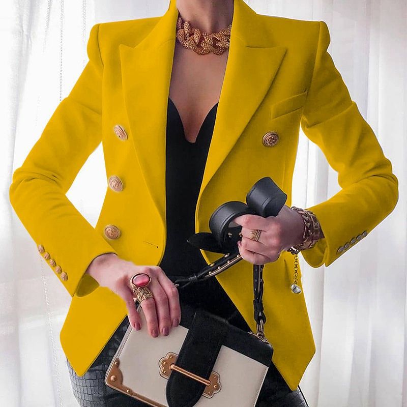Blazer femme élégant, coupe ajustée, manches longues, poches, boutonnage double.  Look chic et confortable.