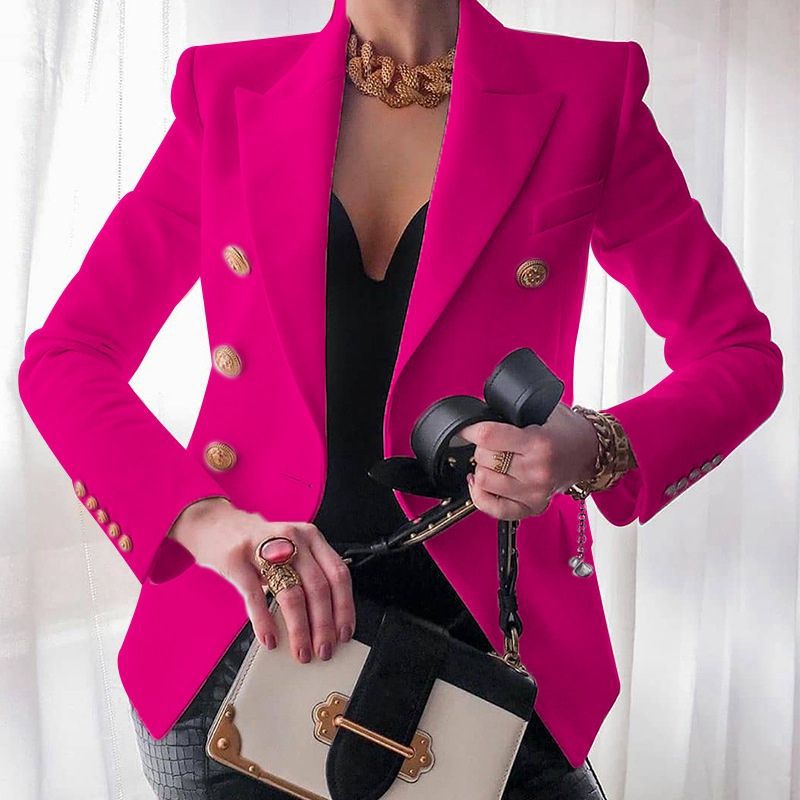 Blazer femme élégant, coupe ajustée, manches longues, poches, boutonnage double.  Look chic et confortable.