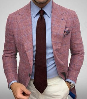 Silhouette d'homme portant un blazer slim fit, coupe impeccable et look moderne pour la mode masculine.