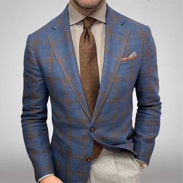 Blazer homme intemporel, pièce maîtresse du dressing masculin, pour un look chic et soigné en toute occasion.