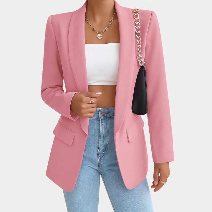 Blazer femme coupe ajustée, couleur tendance pour l'automne, élégance et confort raffiné.