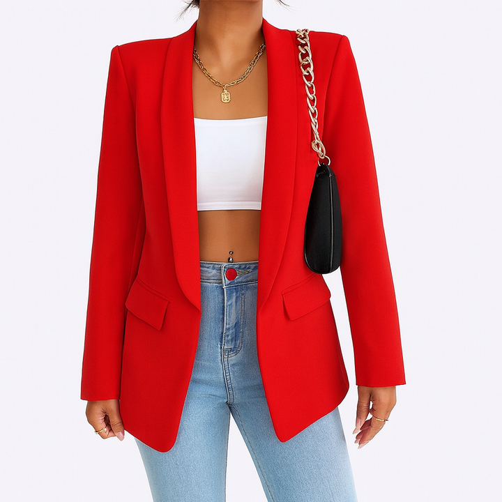 Femme portant un blazer automne élégant, veste polyvalente pour un look chic et raffiné.