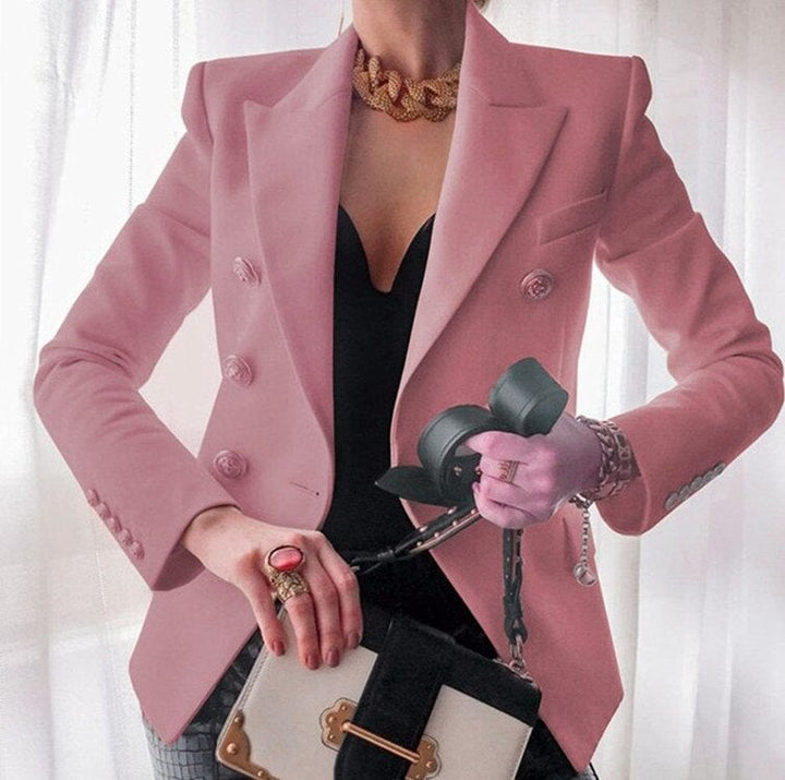 Veste chic pour femme, design élégant, boutons dorés. Un classique intemporel pour un style affirmé.