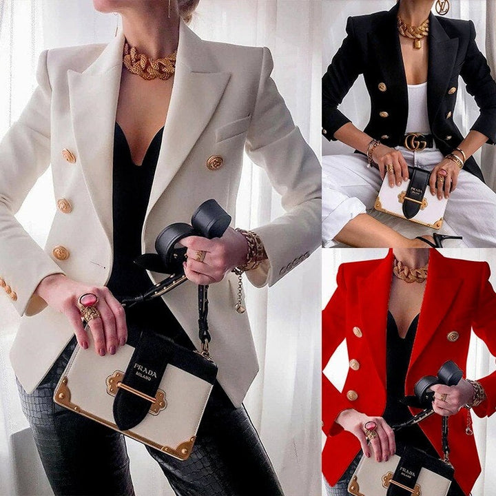 Veste blazer femme sophistiquée, coupe ajustée, détails boutons dorés, idéale pour look professionnel.