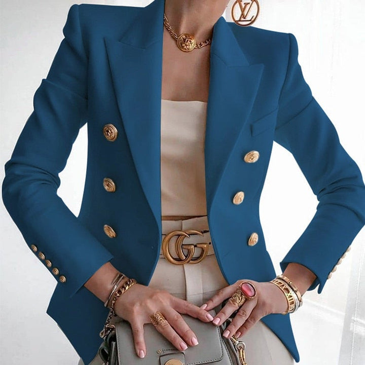 Mode femme: Blazer sophistiqué avec boutons dorés, parfait pour un look professionnel ou habillé.