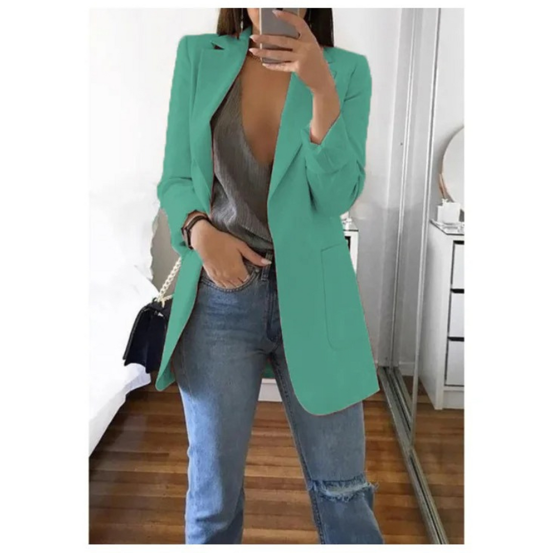 Blazer long femme élégant, coupe raffinée.  Idéal pour toutes occasions.