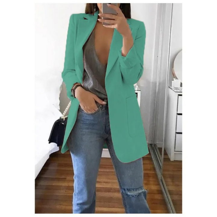 Blazer long femme élégant, coupe raffinée.  Idéal pour toutes occasions.