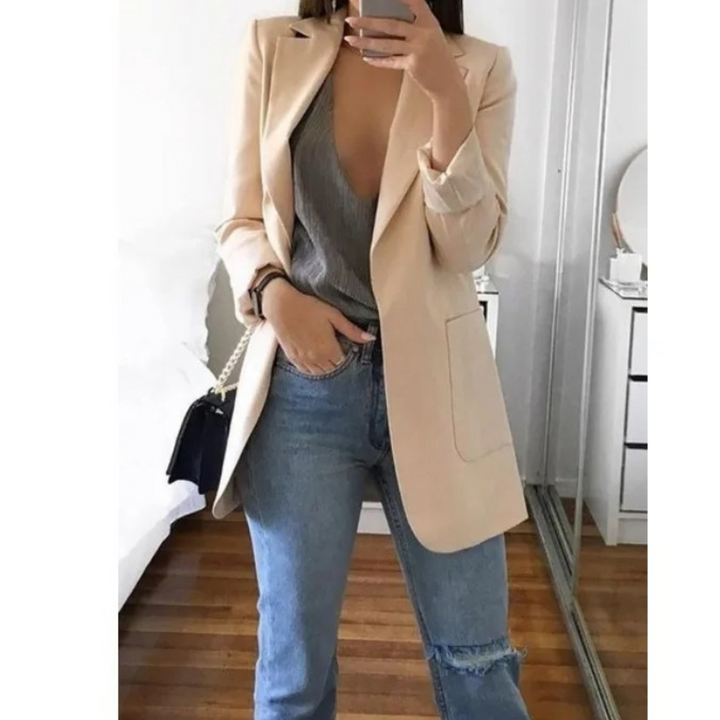 Blazer long femme élégant, coupe raffinée.  Idéal pour toutes occasions.