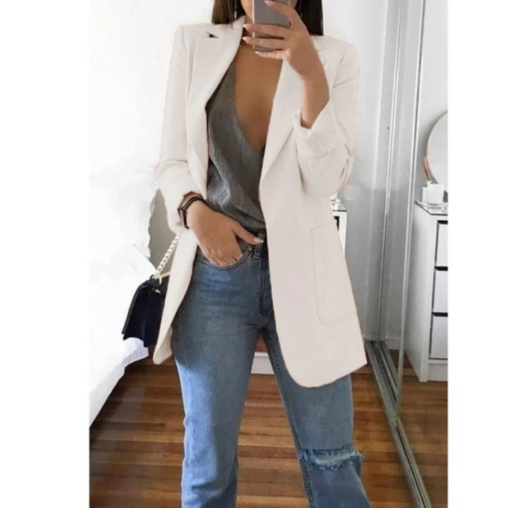 Blazer long femme élégant, coupe raffinée.  Idéal pour toutes occasions.