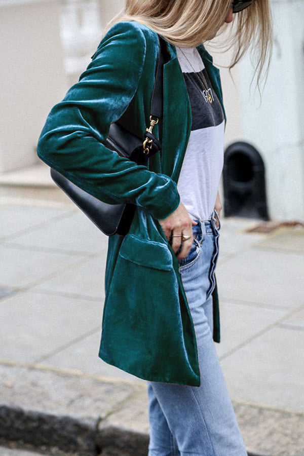 Blazer velours femme, coupe chic et urbaine.  Velours luxueux, confort optimal.  Idéal pour un look élégant.