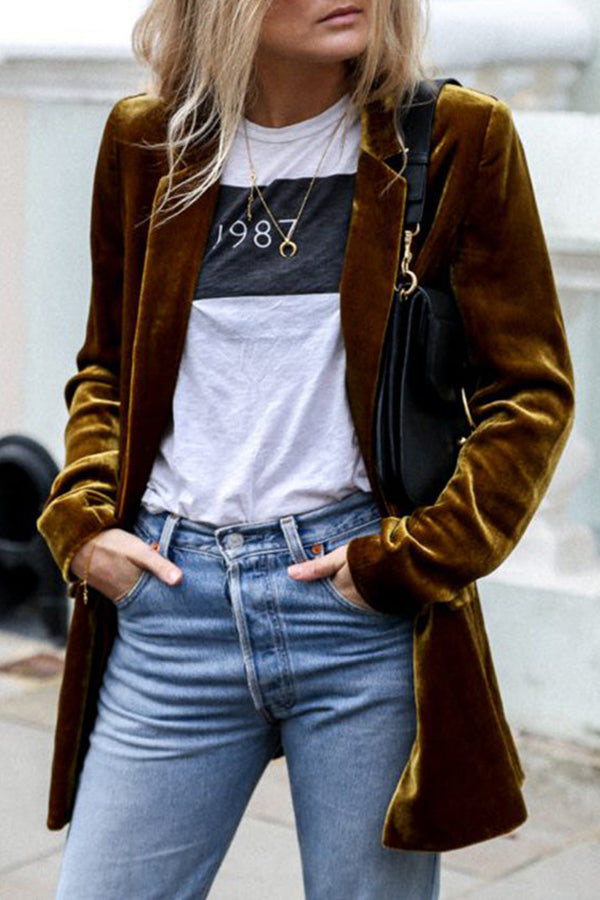 Blazer velours femme, coupe chic et urbaine.  Velours luxueux, confort optimal.  Idéal pour un look élégant.