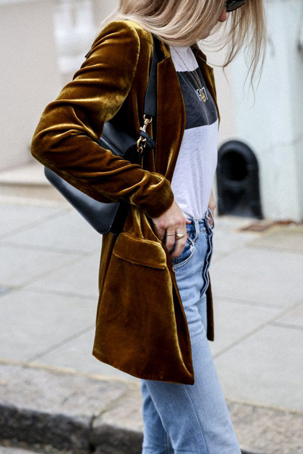 Blazer velours femme, coupe chic et urbaine.  Velours luxueux, confort optimal.  Idéal pour un look élégant.
