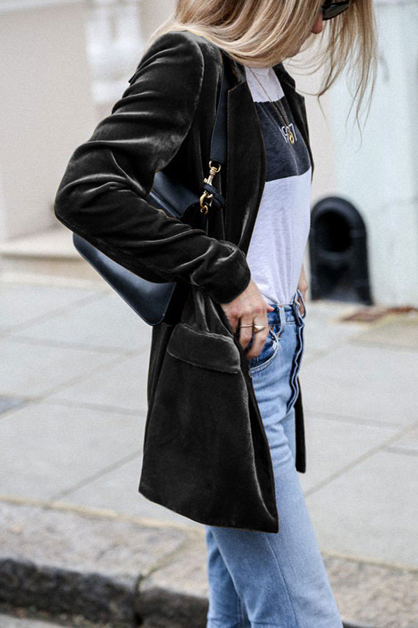 Blazer velours femme, coupe chic et urbaine.  Velours luxueux, confort optimal.  Idéal pour un look élégant.