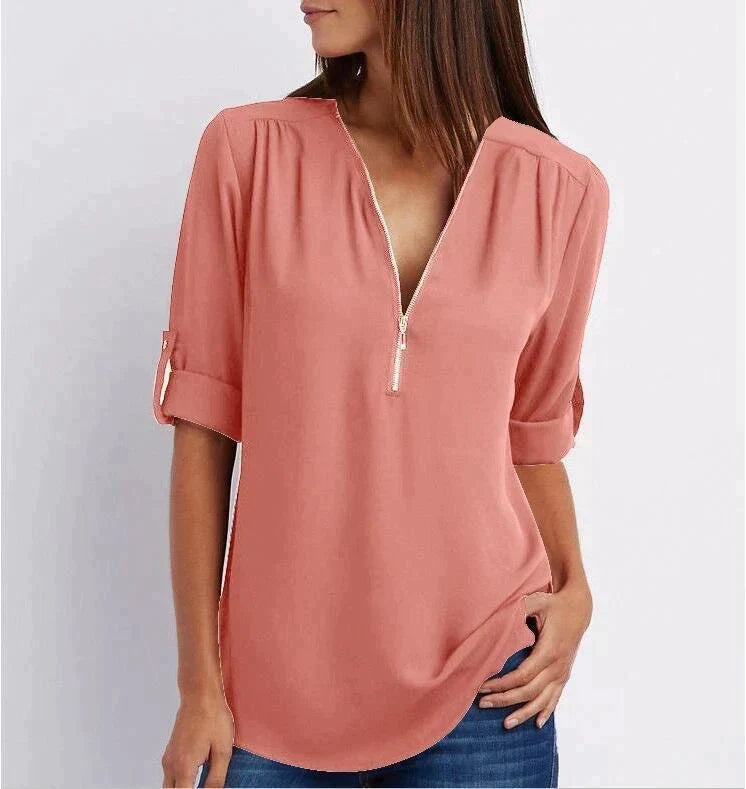 Blouse femme grande taille, ample, manches 3/4 zippées. Misez sur le confort et le style décontracté.