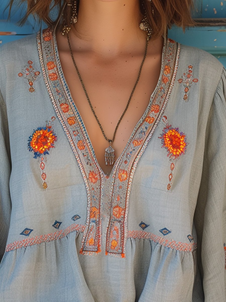 Haut femme fluide et léger, idéal pour les vacances d'été. Blouse bohème avec broderie et coupe aérée.