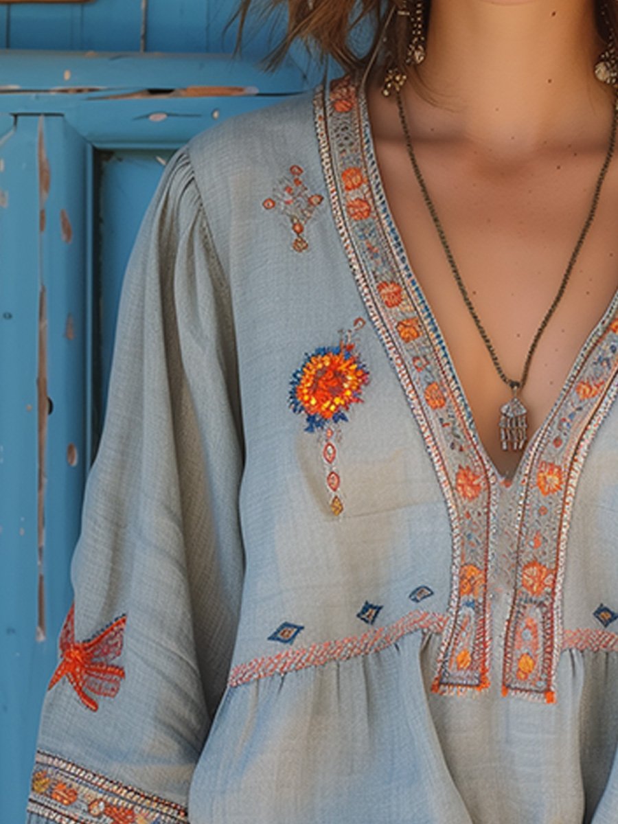 Blouse femme bohème à broderie ethnique pour festivals. Top léger à coupe fluide, parfait printemps/été.
