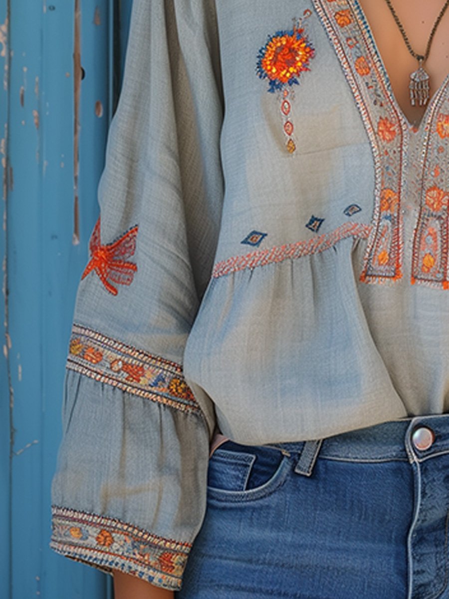 Top femme bohème chic avec broderie authentique délicate. Blouse légère à manches longues, idéale pour l'été.