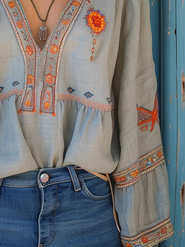 Élégante blouse femme bohème à broderie, coupe estivale aérée. Ce haut fluide est parfait pour un look chic décontracté.