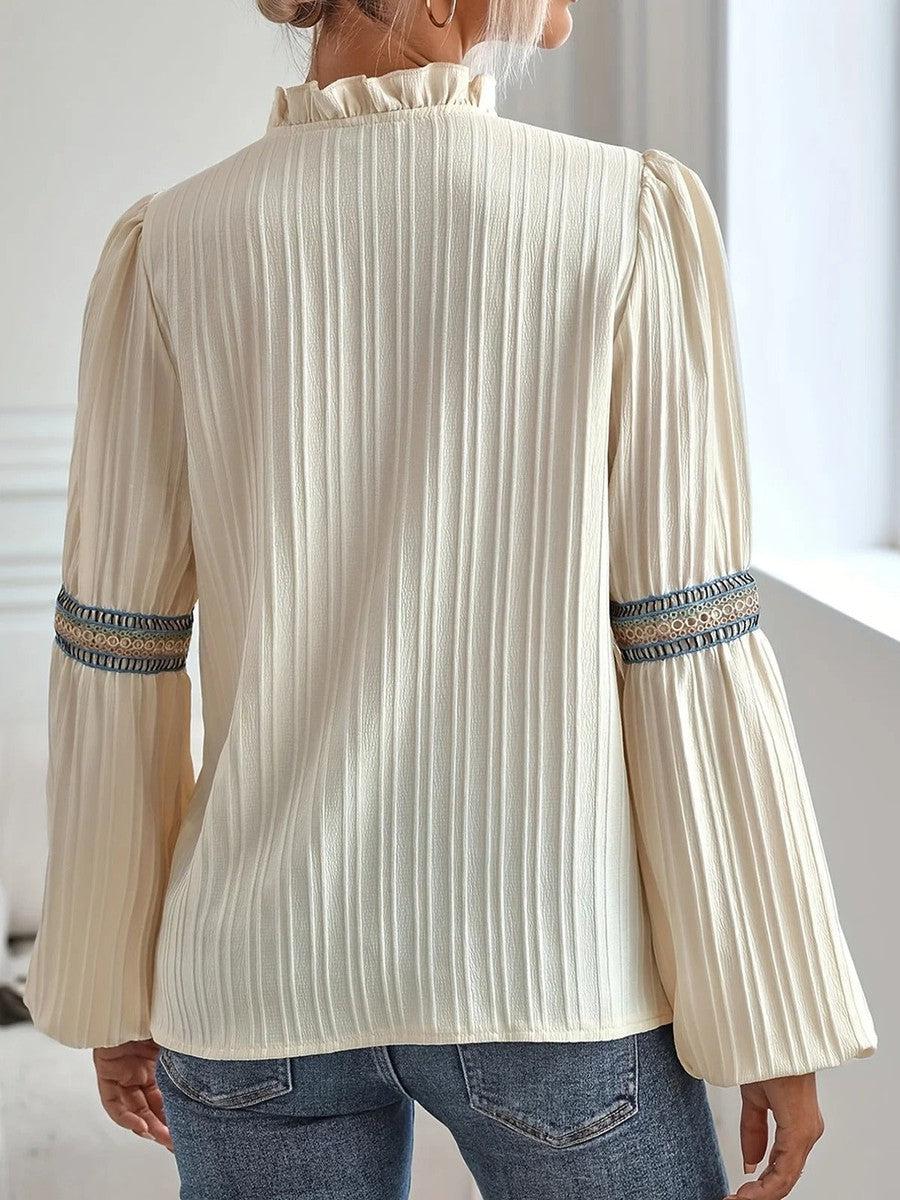 Élégante blouse femme vintage pour soirée ou décontractée. Manches longues, un classique de la mode féminine.