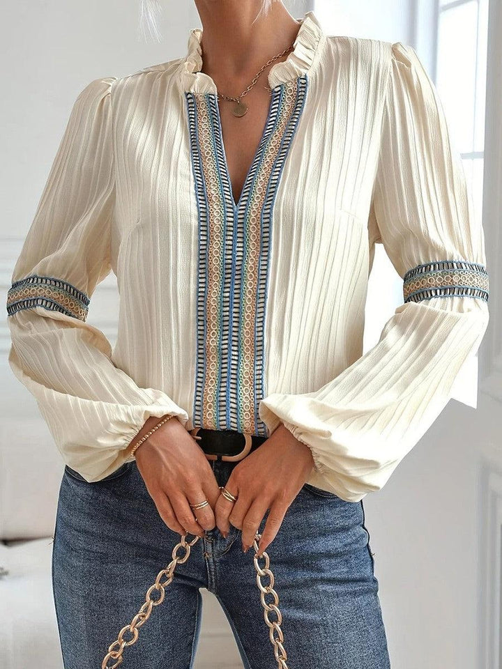 Top blouse femme vintage chic et confortable à manches longues. Vêtement femme au style intemporel, très mode.