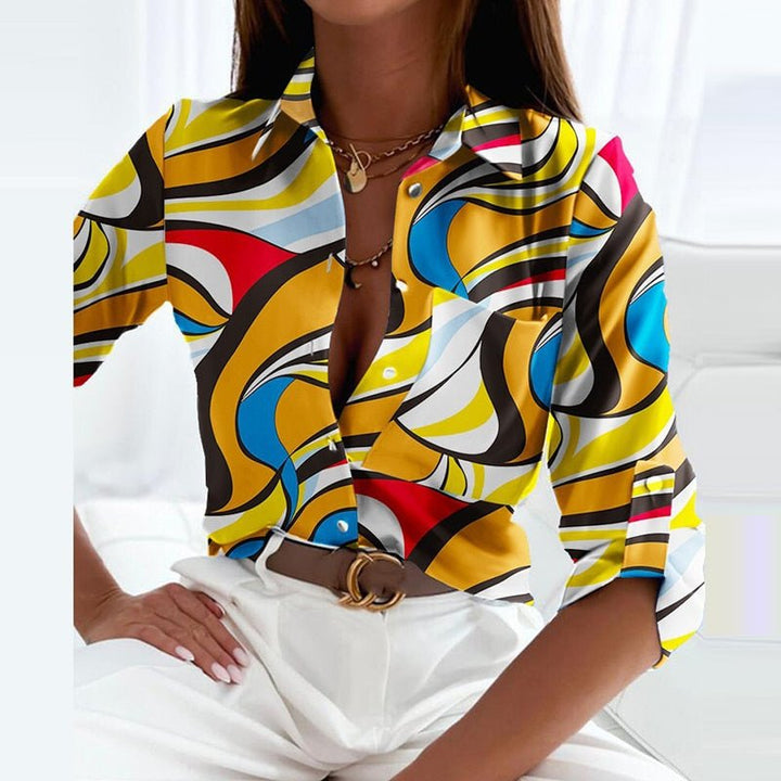 Blouse femme col rabattu, style élégant et intemporel.  Coupe flatteuse, tissu confortable.  Parfait pour un look chic et déc