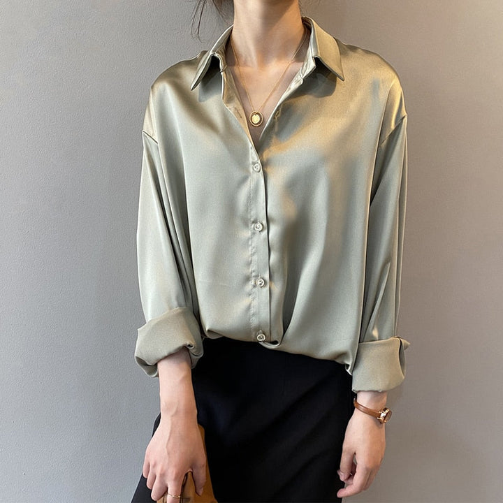 Blouse femme coupe droite, manches retroussables.  Tissu léger, style élégant et décontracté.  Parfait pour le bureau ou les 