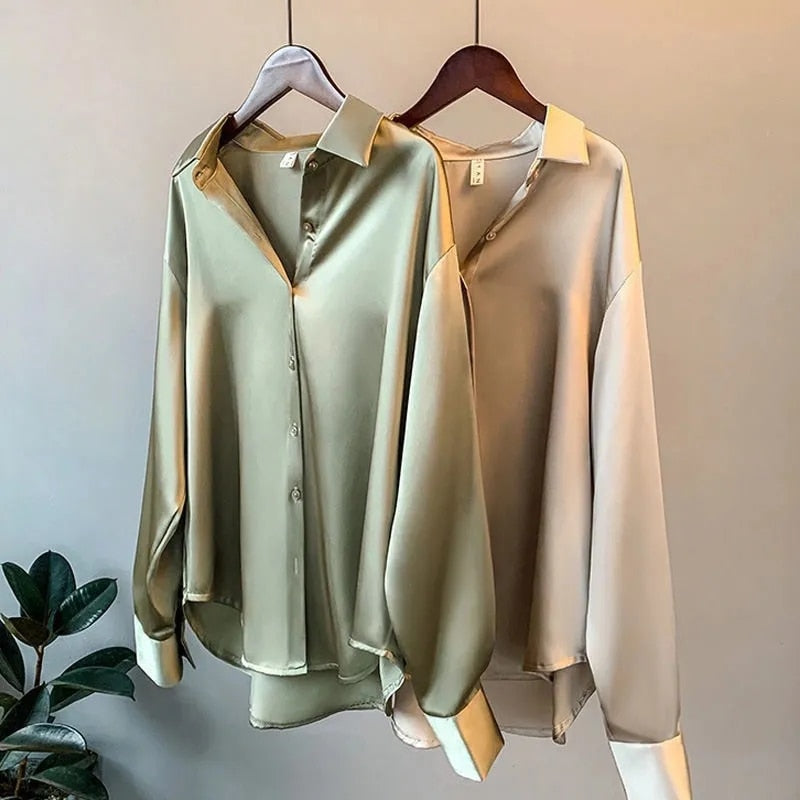 Blouse femme coupe droite, manches retroussables.  Tissu léger, style élégant et décontracté.  Parfait pour le bureau ou les 