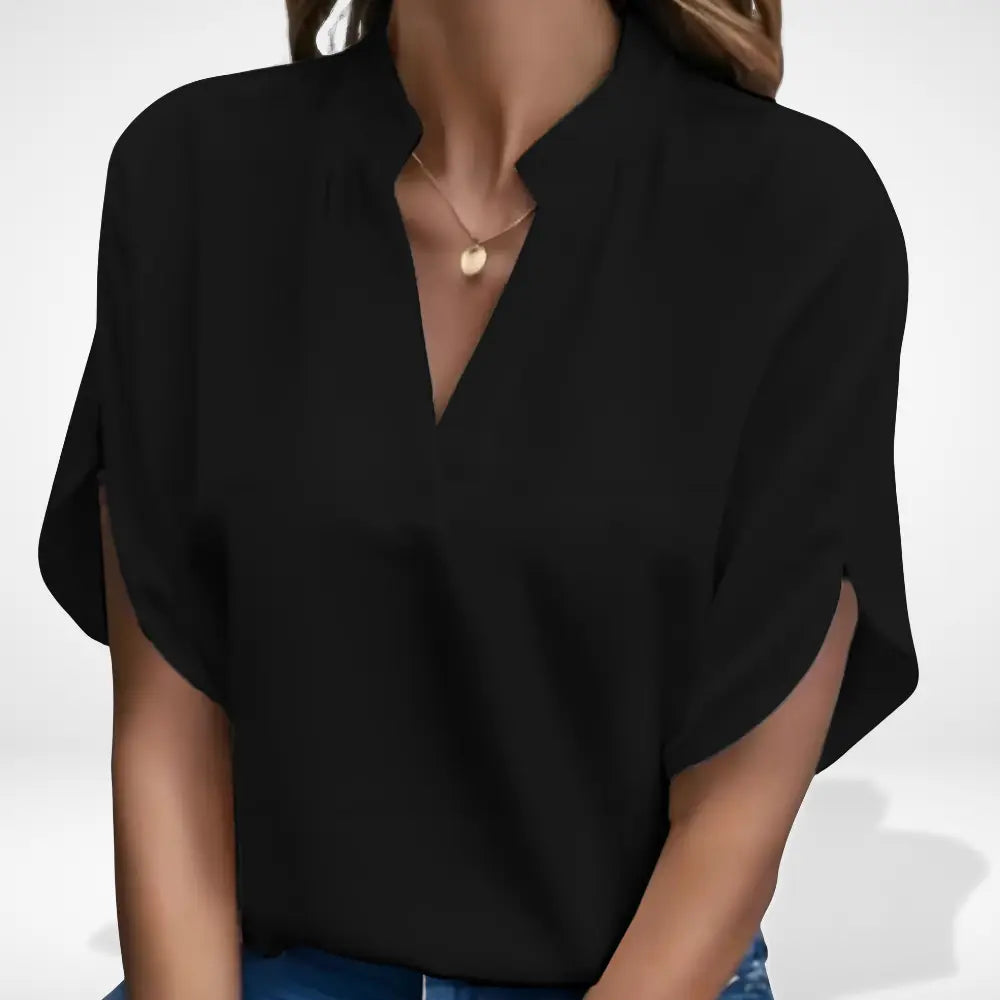 Blouse femme élégante et fluide à col fendu, un essentiel décontracté et chic pour la saison printemps-été.